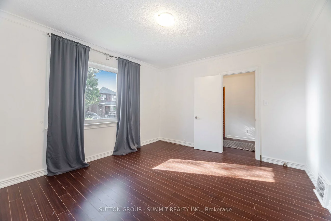 56, Ash, Long Branch, Toronto