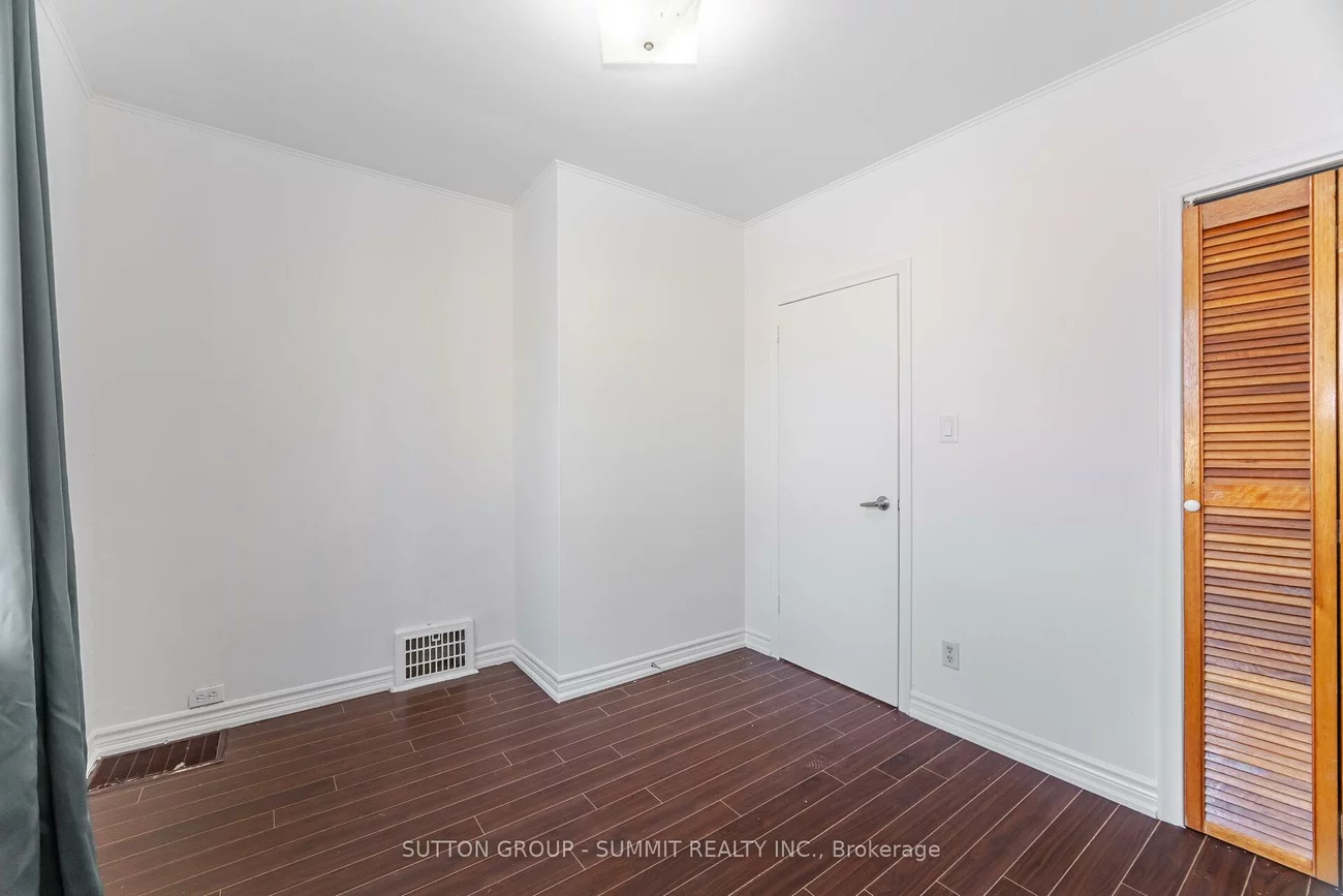 56, Ash, Long Branch, Toronto
