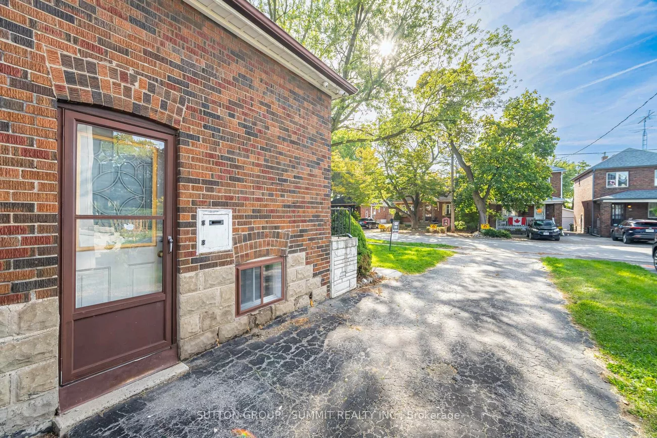 56, Ash, Long Branch, Toronto