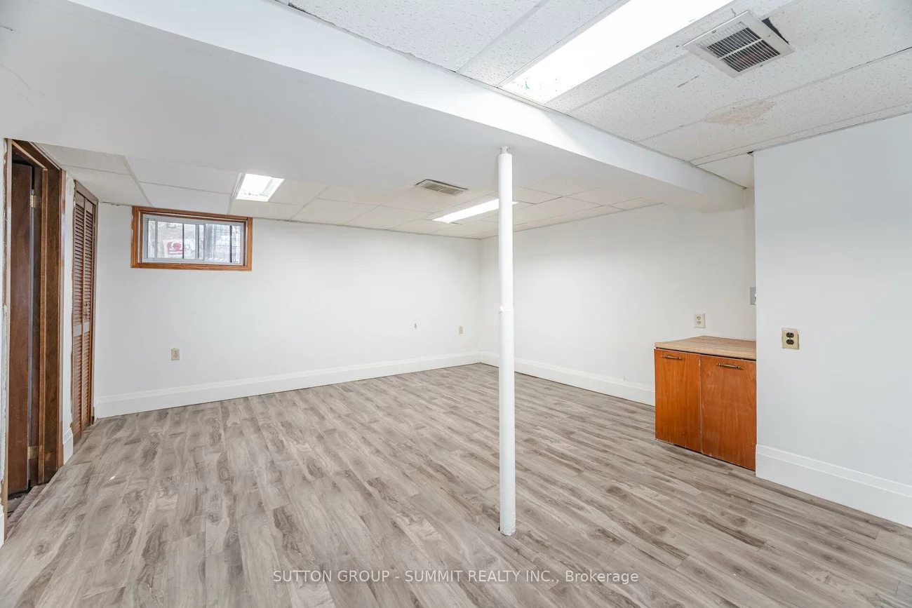 56, Ash, Long Branch, Toronto