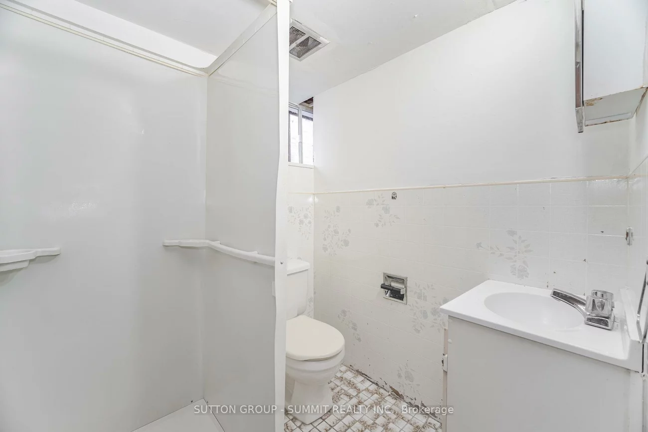 56, Ash, Long Branch, Toronto