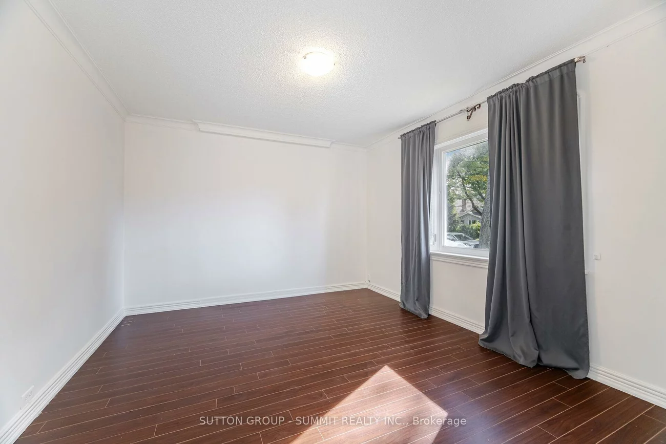 56, Ash, Long Branch, Toronto