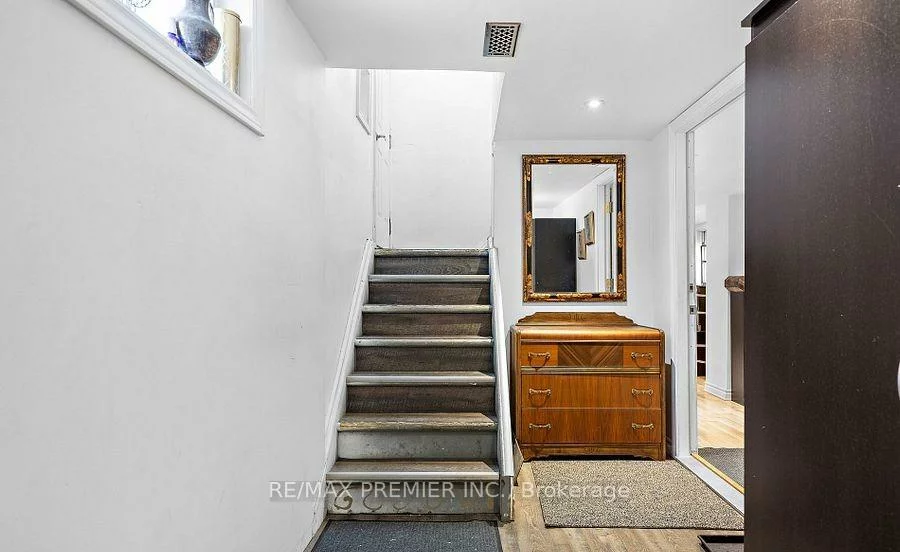 24, Hucknall, York University Heights, Toronto