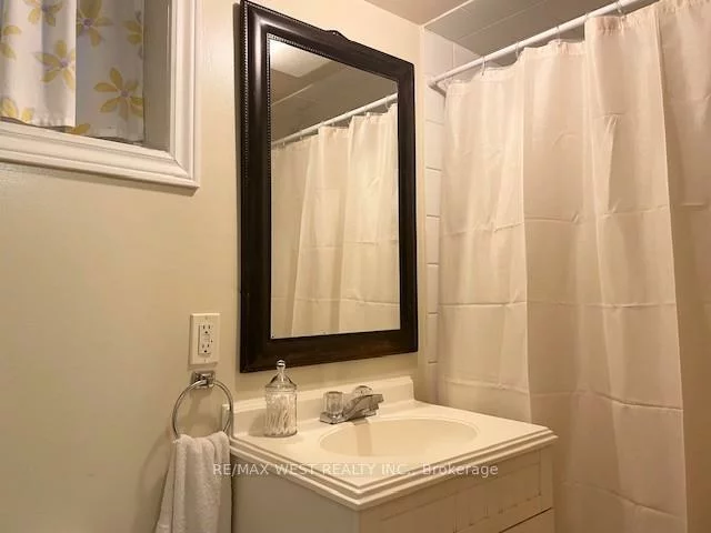 328, Caledonia, Caledonia-Fairbank, Toronto