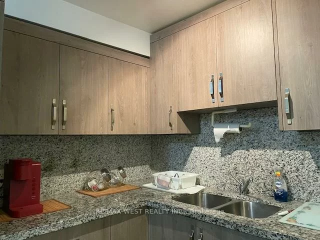 328, Caledonia, Caledonia-Fairbank, Toronto