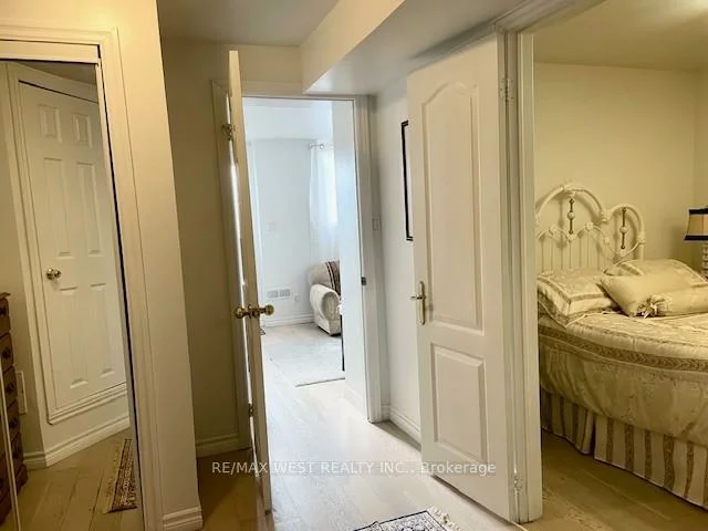 328, Caledonia, Caledonia-Fairbank, Toronto