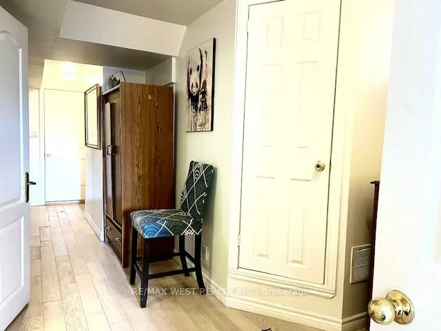 328, Caledonia, Caledonia-Fairbank, Toronto