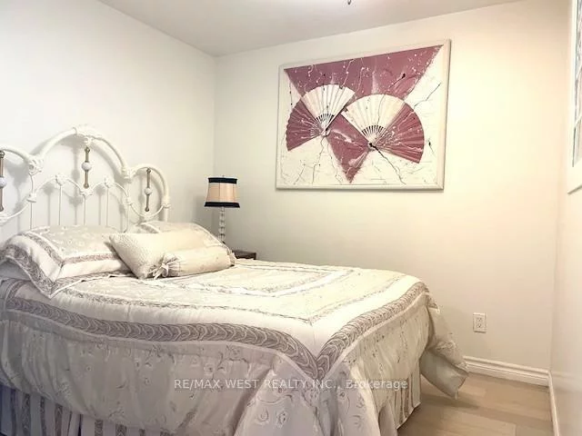 328, Caledonia, Caledonia-Fairbank, Toronto