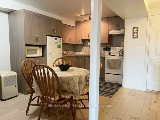 328, Caledonia, Caledonia-Fairbank, Toronto