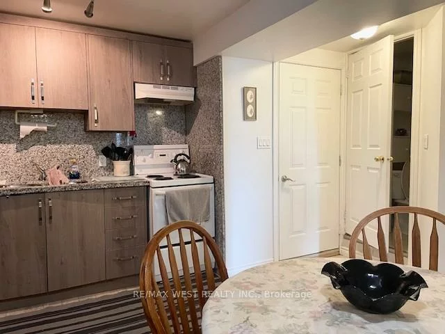 328, Caledonia, Caledonia-Fairbank, Toronto