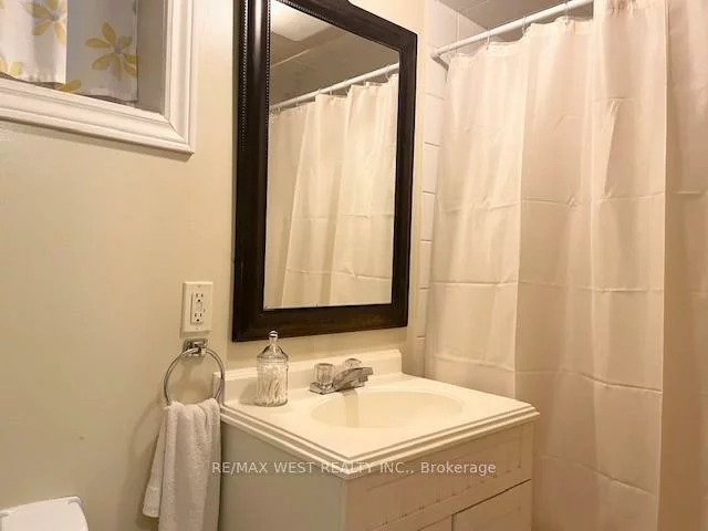 328, Caledonia, Caledonia-Fairbank, Toronto