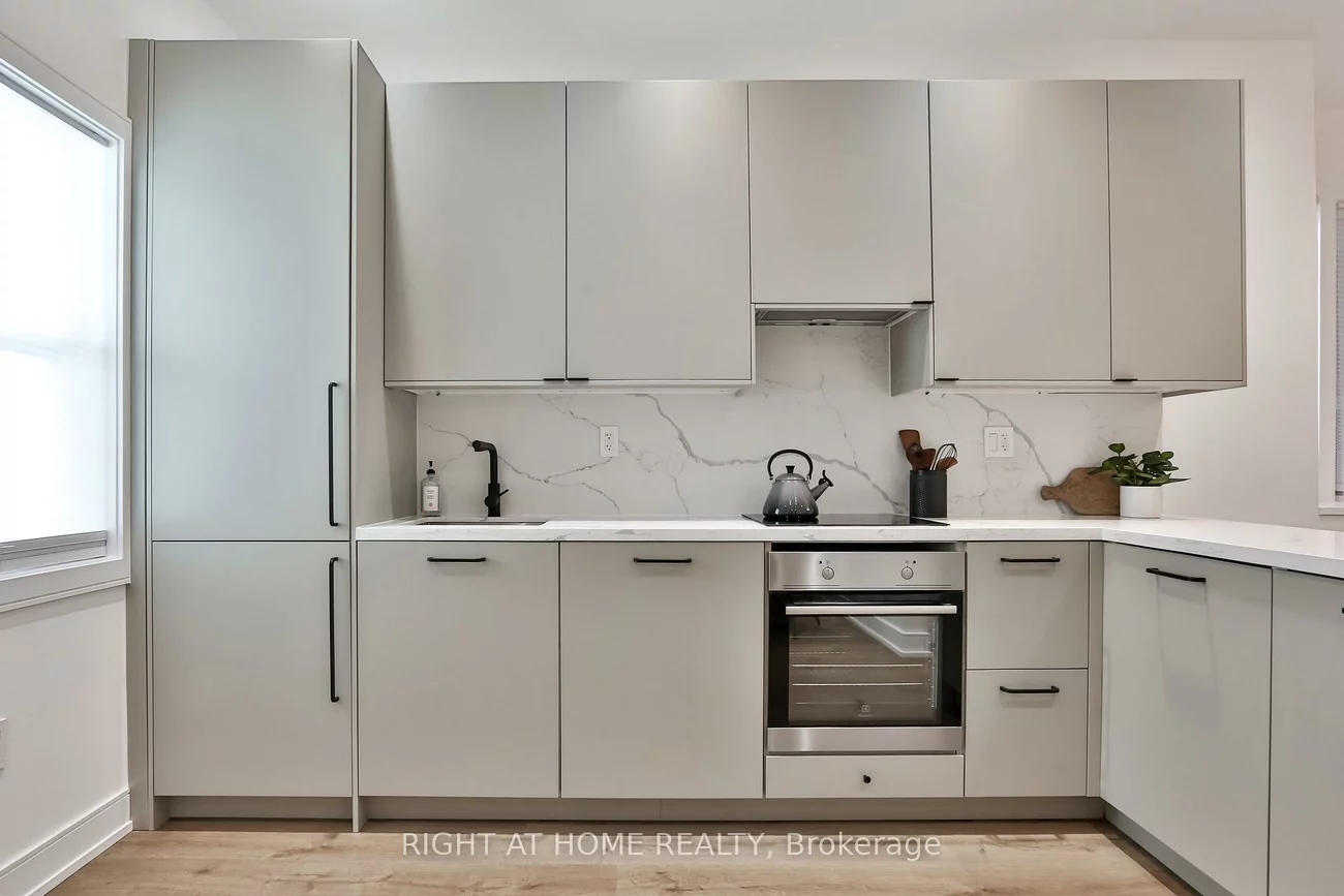 1365, Lansdowne, Corso Italia-Davenport, Toronto