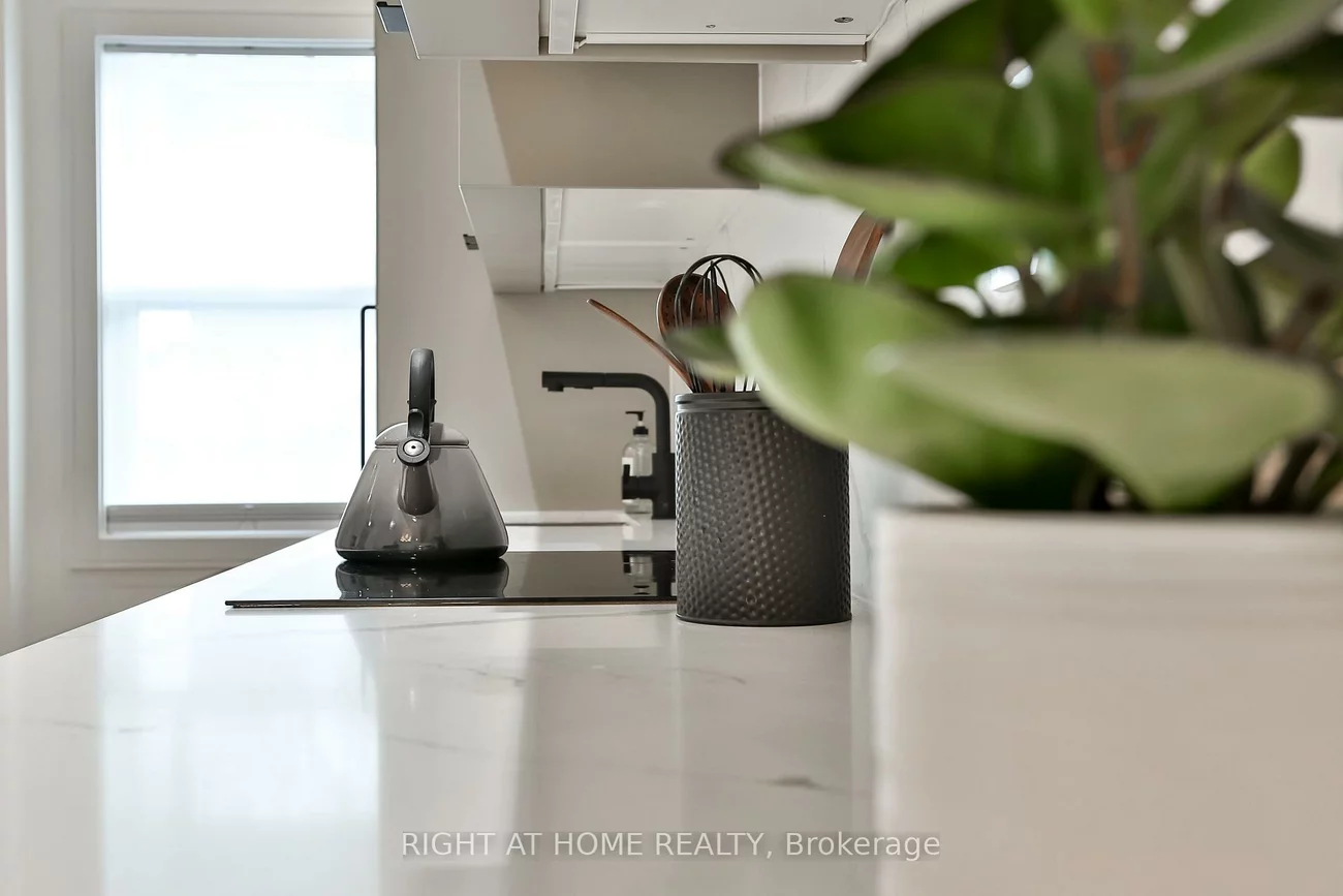 1365, Lansdowne, Corso Italia-Davenport, Toronto