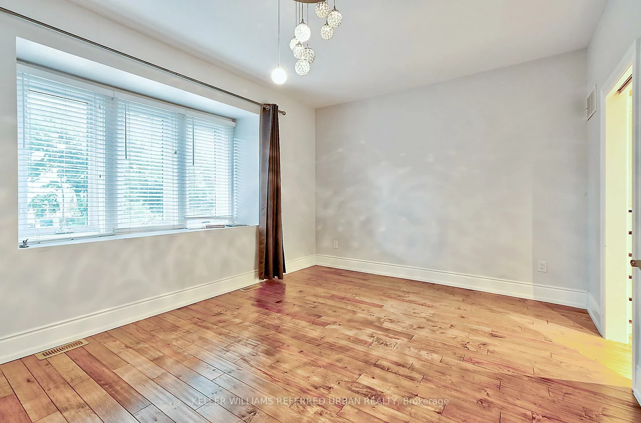 48, Lansdowne, Roncesvalles, Toronto