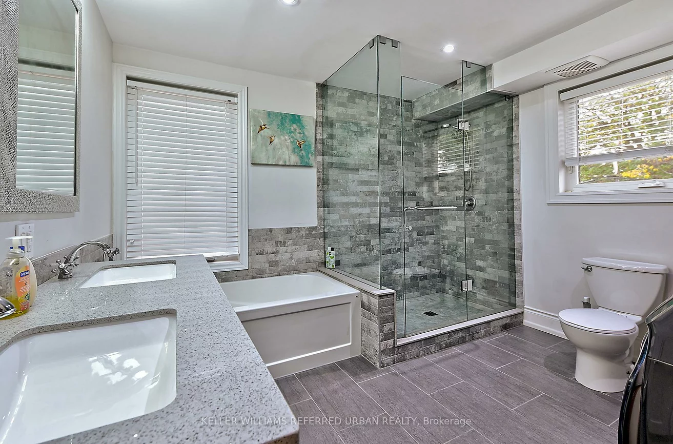 48, Lansdowne, Roncesvalles, Toronto