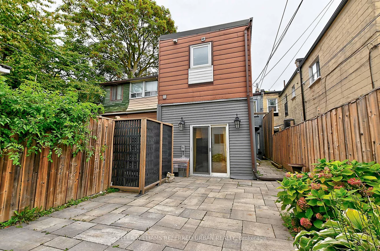 48, Lansdowne, Roncesvalles, Toronto