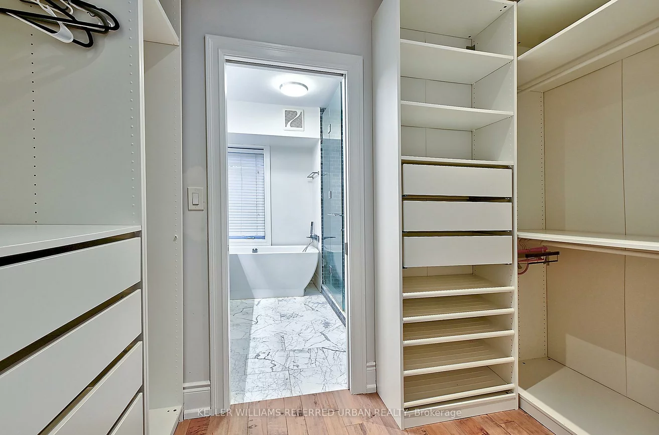 48, Lansdowne, Roncesvalles, Toronto