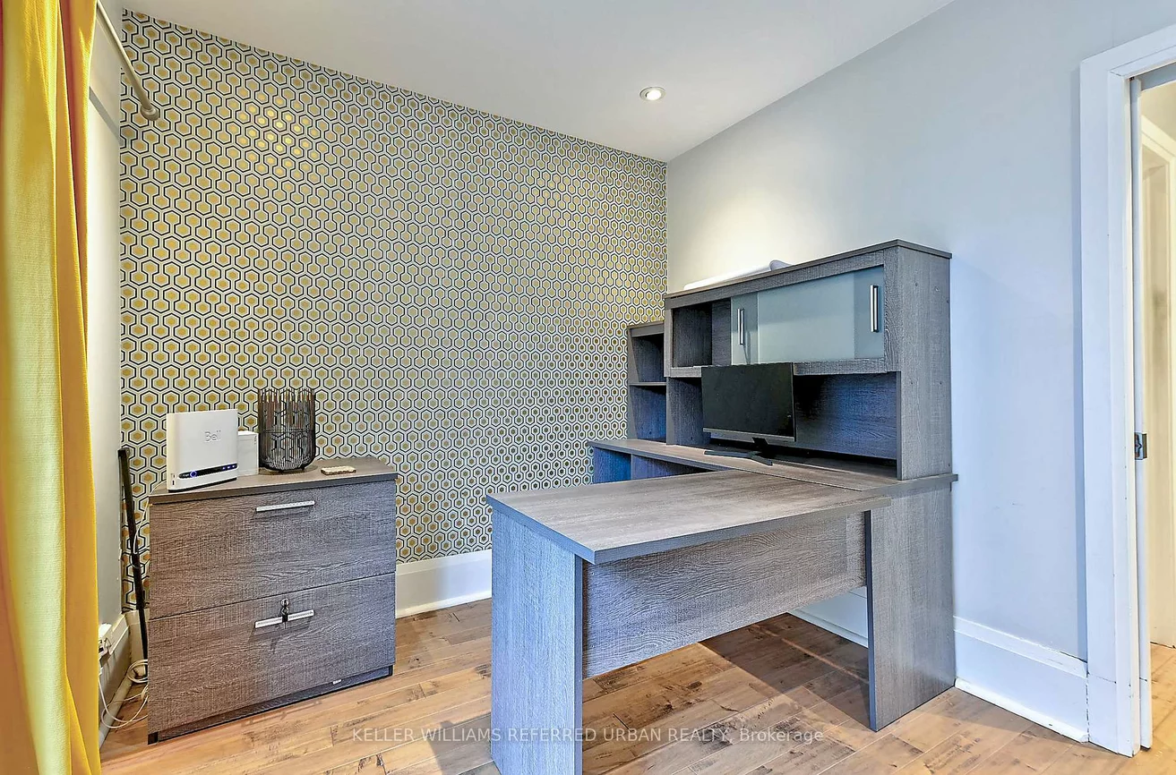 48, Lansdowne, Roncesvalles, Toronto