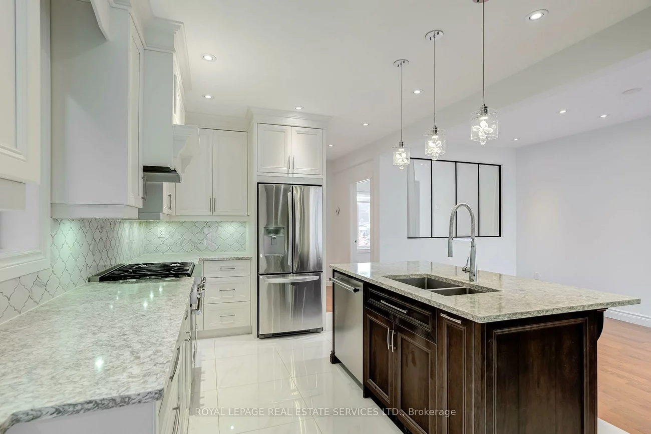 94, Wallace, Dovercourt-Wallace Emerson-Junction, Toronto