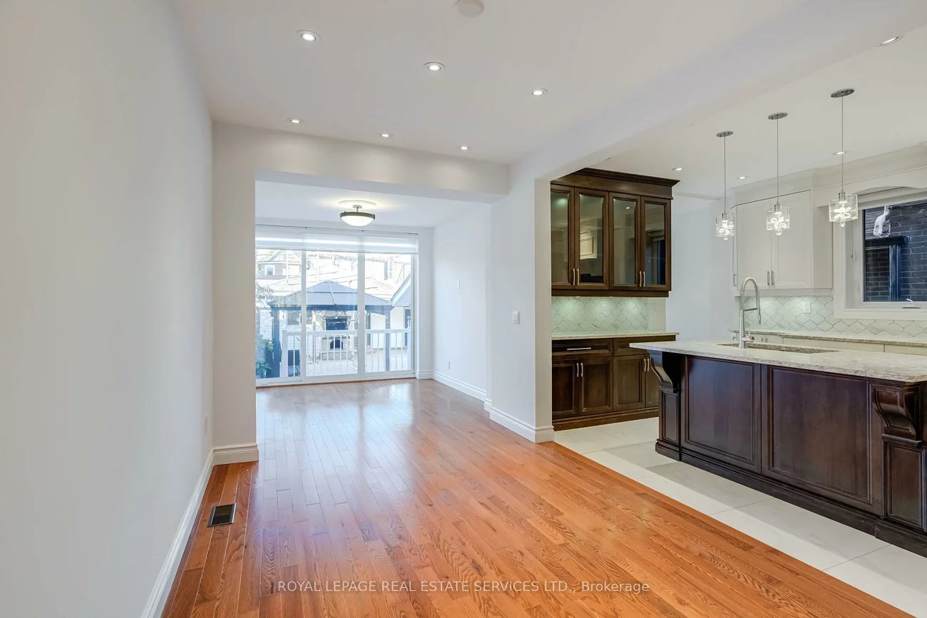 94, Wallace, Dovercourt-Wallace Emerson-Junction, Toronto