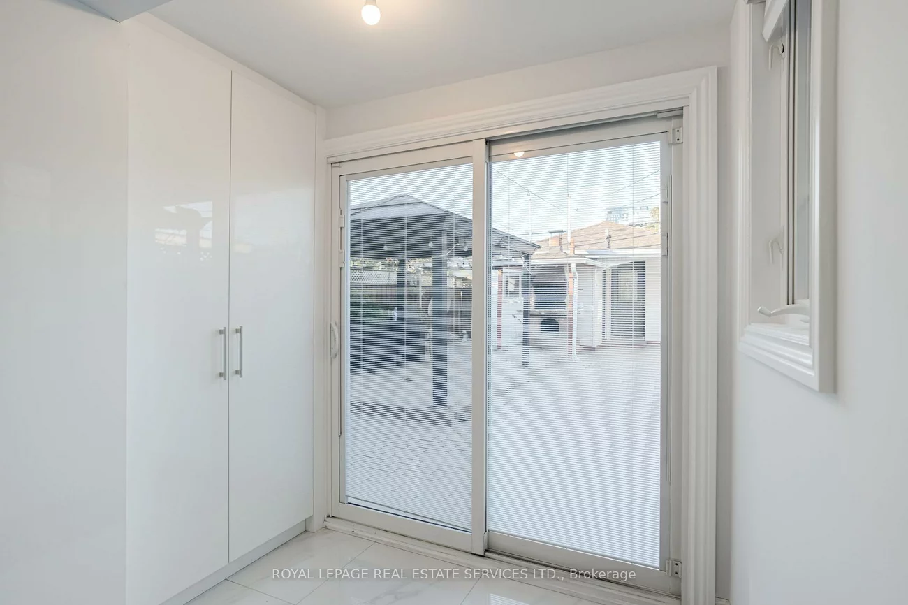 94, Wallace, Dovercourt-Wallace Emerson-Junction, Toronto