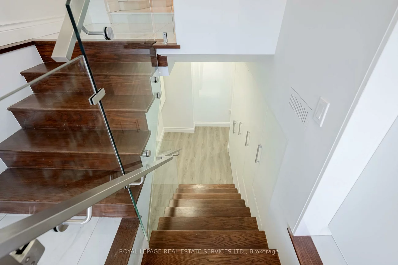 94, Wallace, Dovercourt-Wallace Emerson-Junction, Toronto