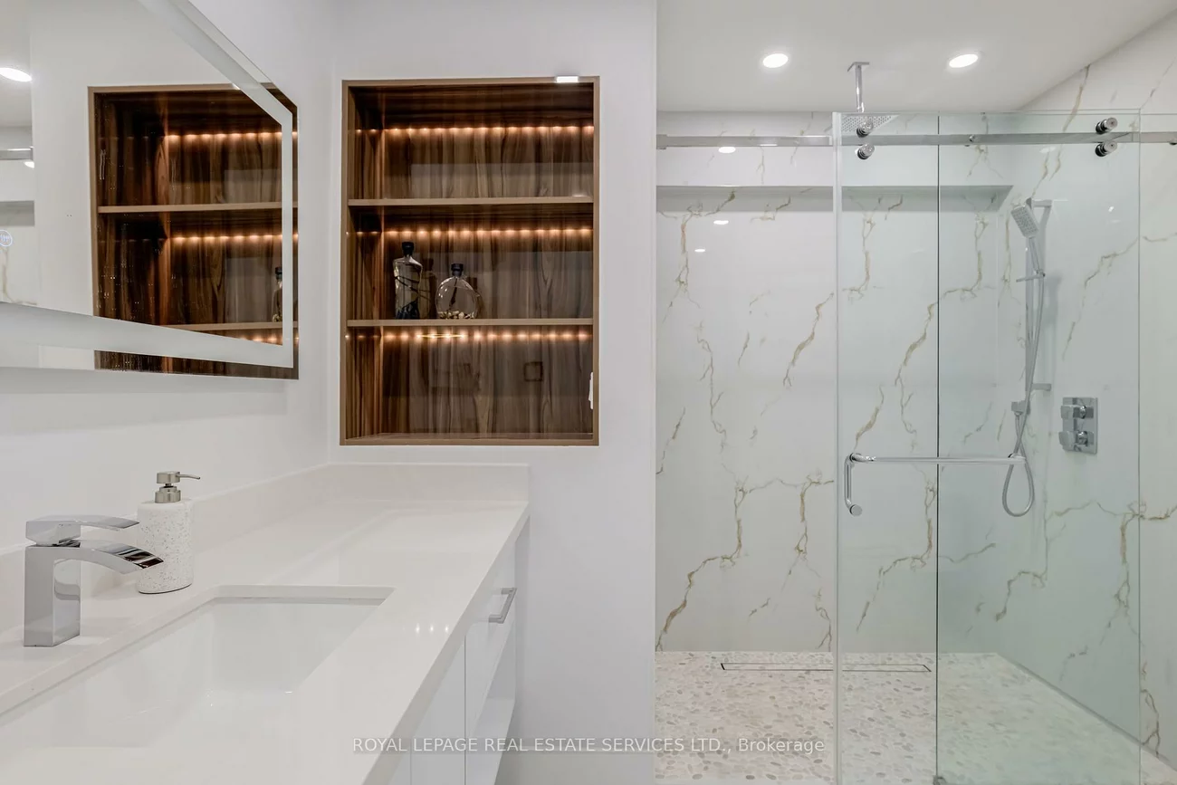 94, Wallace, Dovercourt-Wallace Emerson-Junction, Toronto