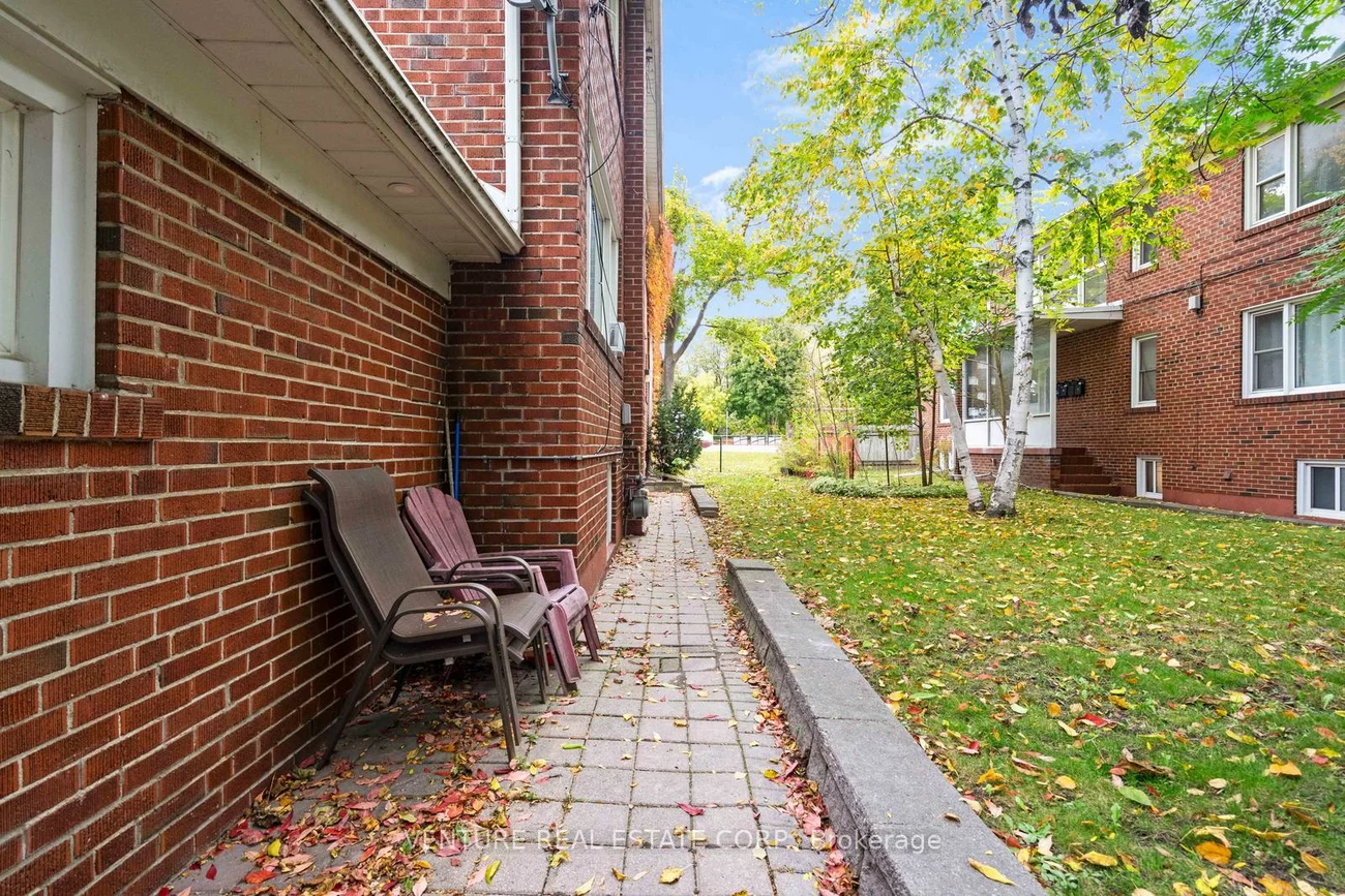 4617, Dundas, Kingsway South, Toronto