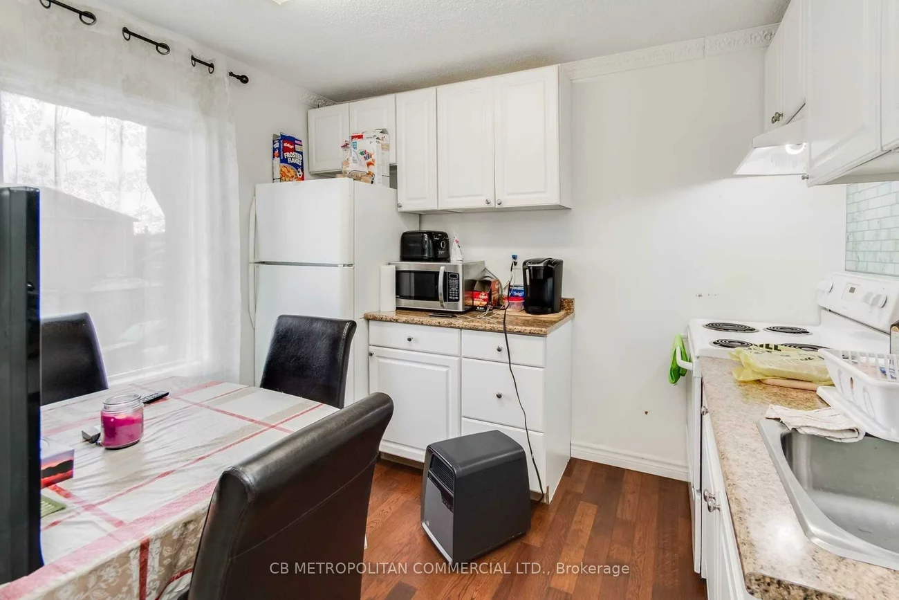 2538, Weston, Humberlea-Pelmo Park W4, Toronto