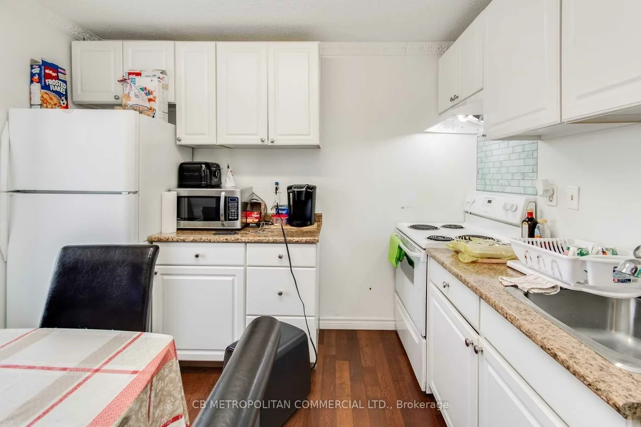 2538, Weston, Humberlea-Pelmo Park W4, Toronto