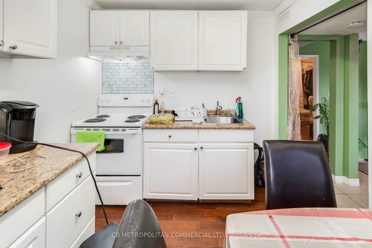 2538, Weston, Humberlea-Pelmo Park W4, Toronto