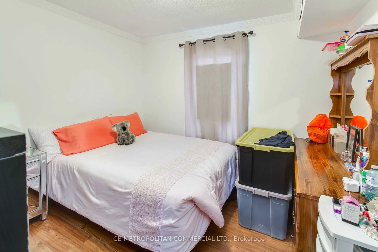 2538, Weston, Humberlea-Pelmo Park W4, Toronto