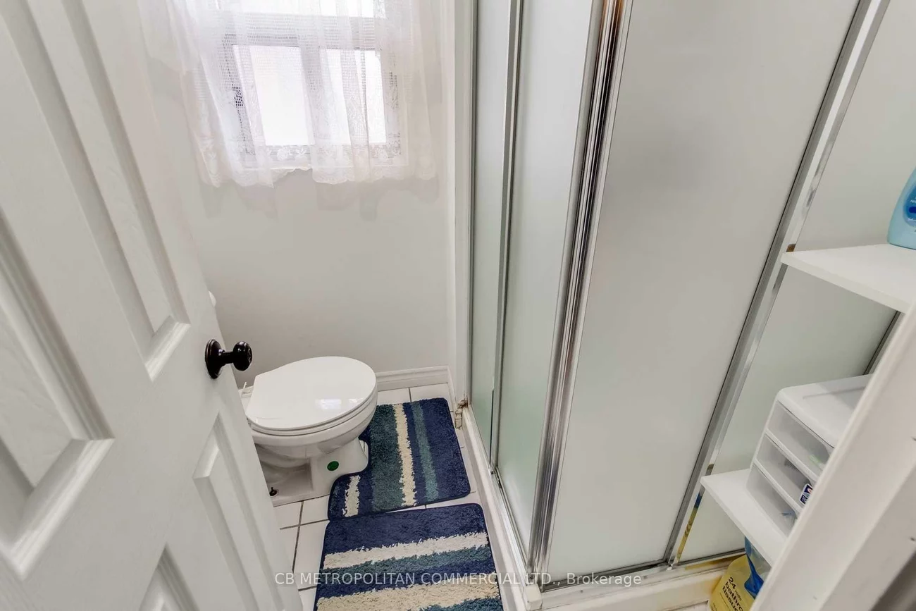 2538, Weston, Humberlea-Pelmo Park W4, Toronto