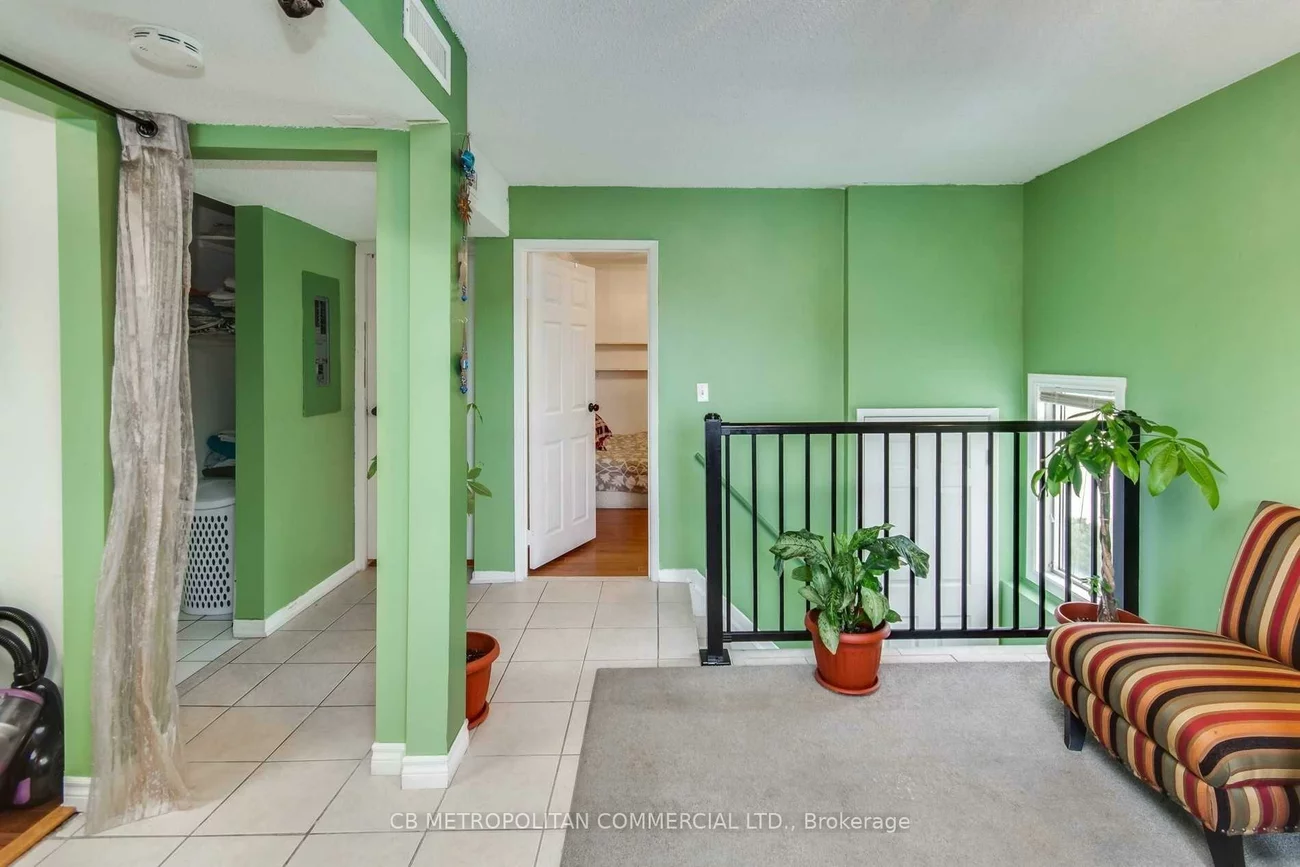 2538, Weston, Humberlea-Pelmo Park W4, Toronto