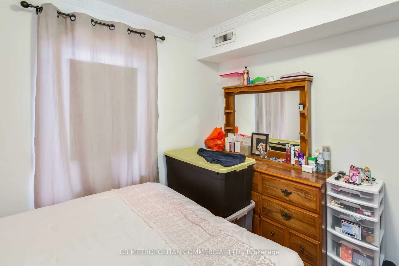 2538, Weston, Humberlea-Pelmo Park W4, Toronto