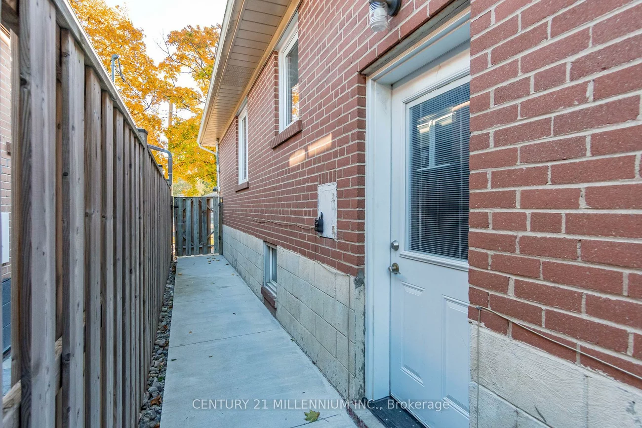 18, Margrath, Eringate-Centennial-West Deane, Toronto
