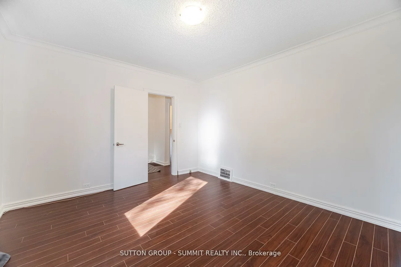 56, Ash, Long Branch, Toronto