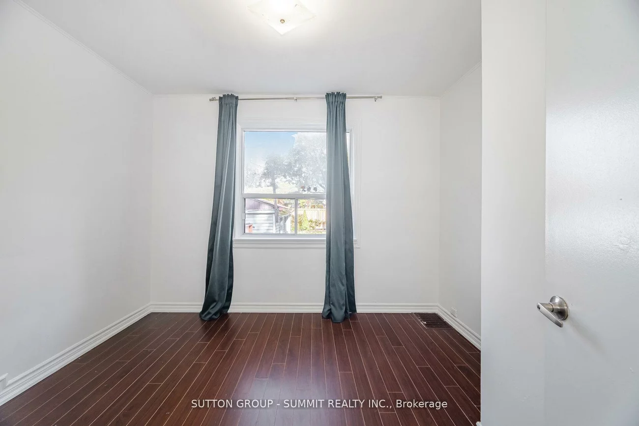 56, Ash, Long Branch, Toronto