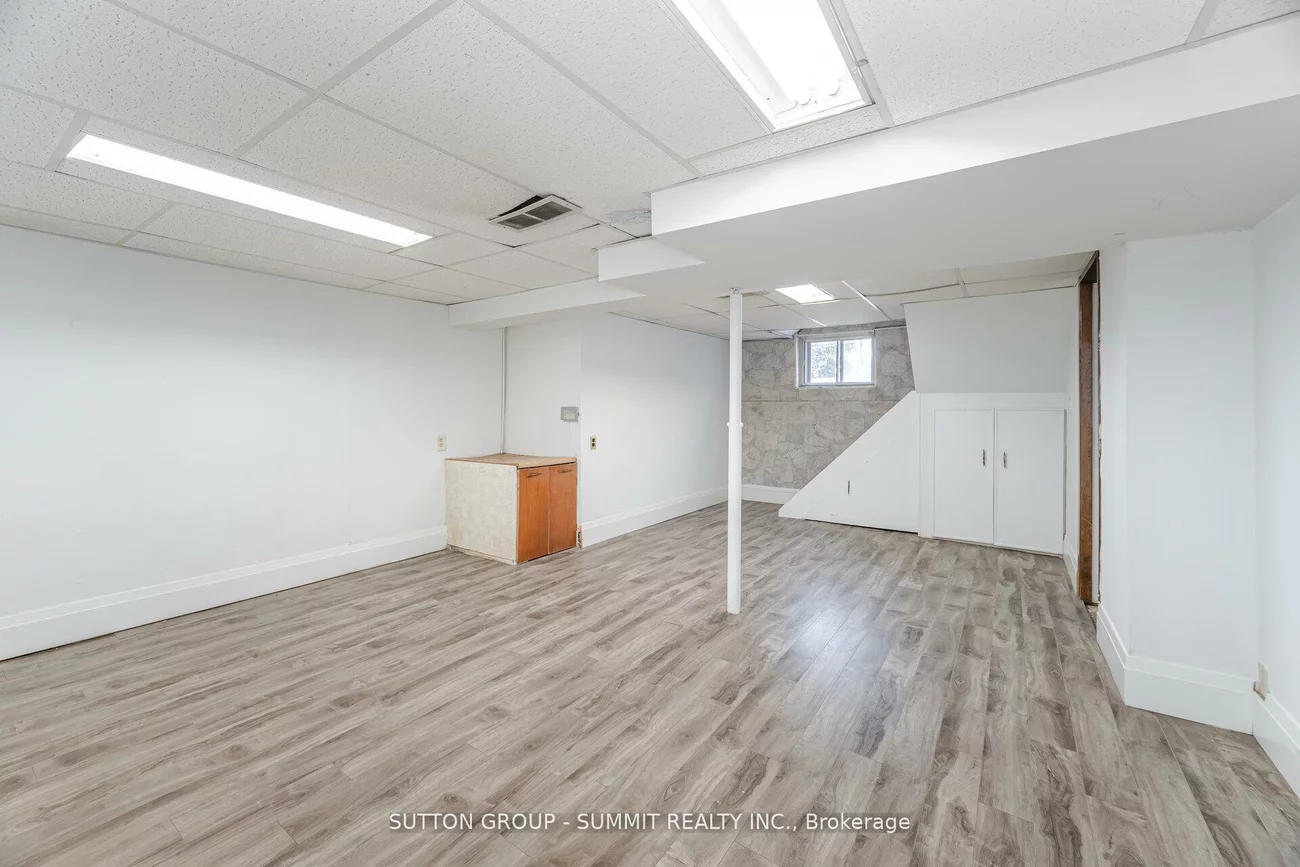 56, Ash, Long Branch, Toronto