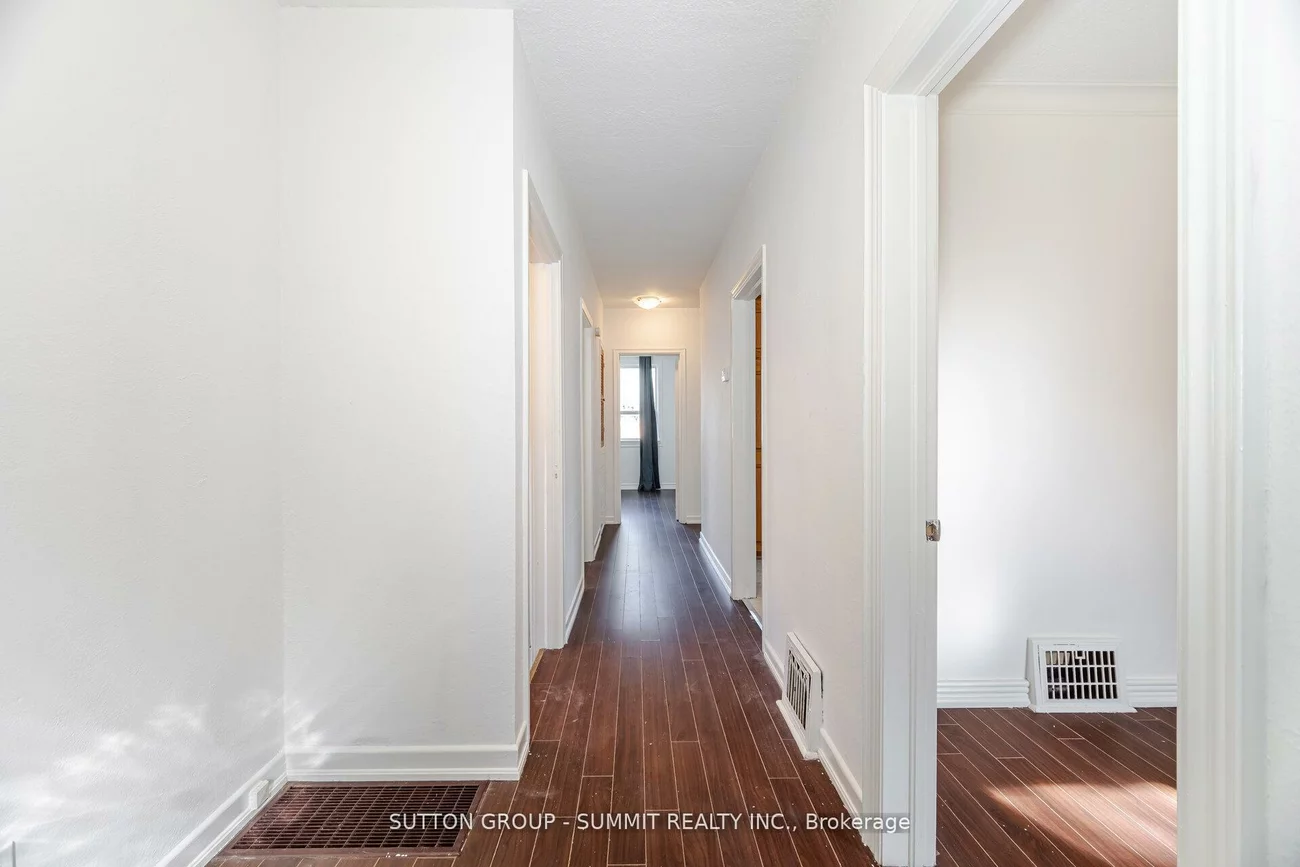 56, Ash, Long Branch, Toronto