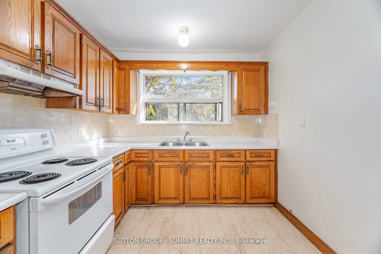 56, Ash, Long Branch, Toronto