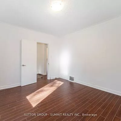 56, Ash, Long Branch, Toronto