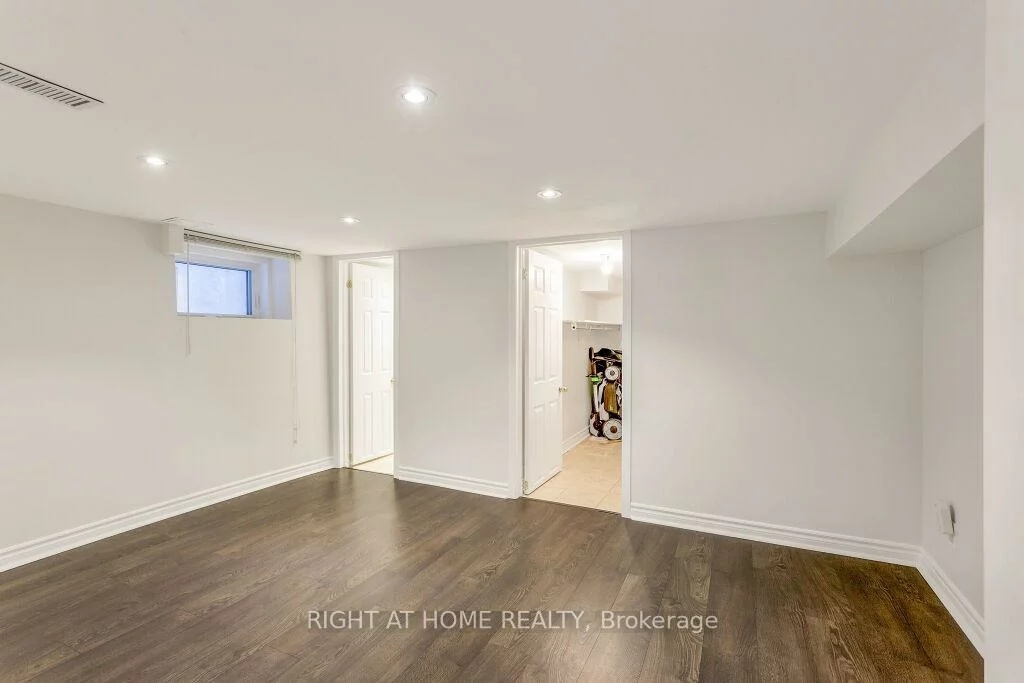 1365, Lansdowne, Corso Italia-Davenport, Toronto