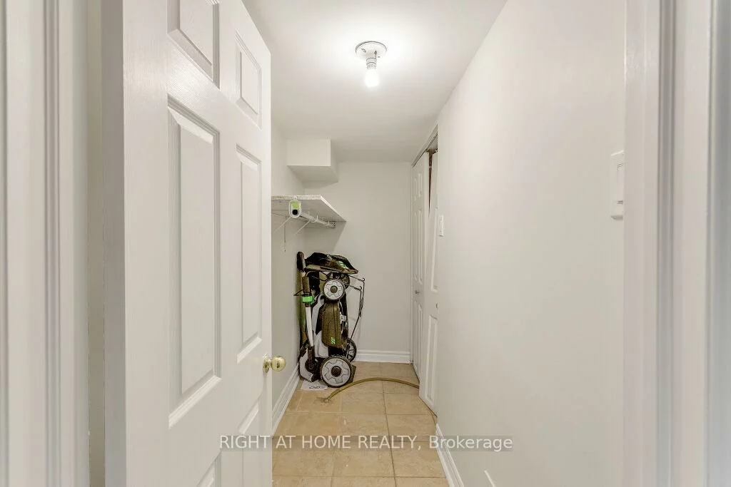 1365, Lansdowne, Corso Italia-Davenport, Toronto