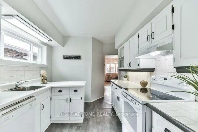 41, Sixth, New Toronto, Toronto