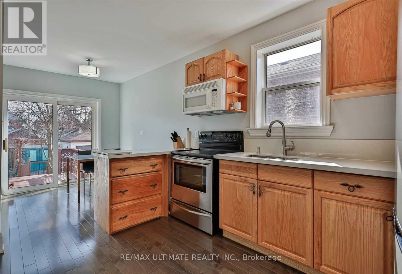 49, Fourth, Mimico, Toronto