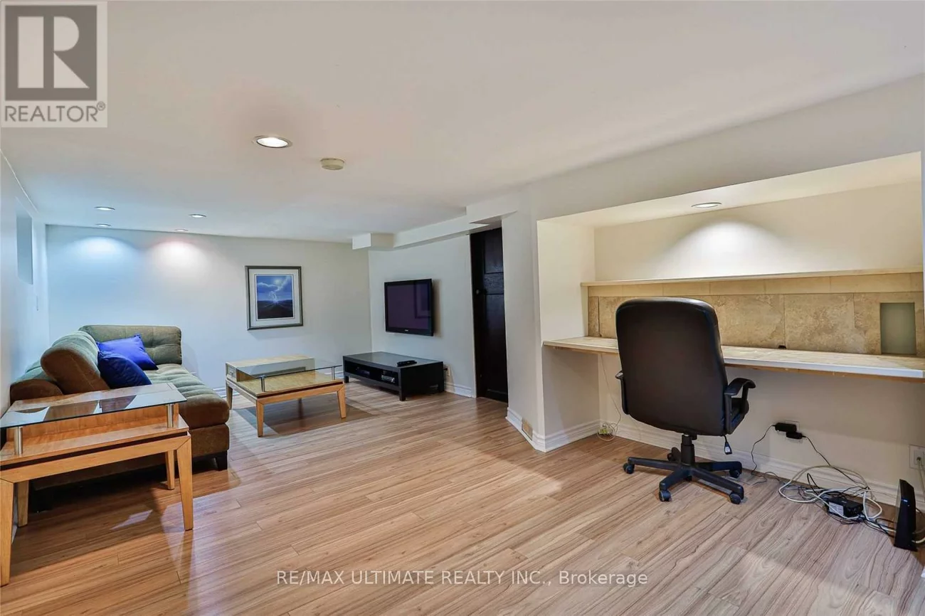 49, Fourth, Mimico, Toronto