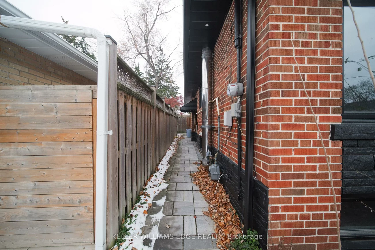 56, Burrows, Islington-City Centre West, Toronto