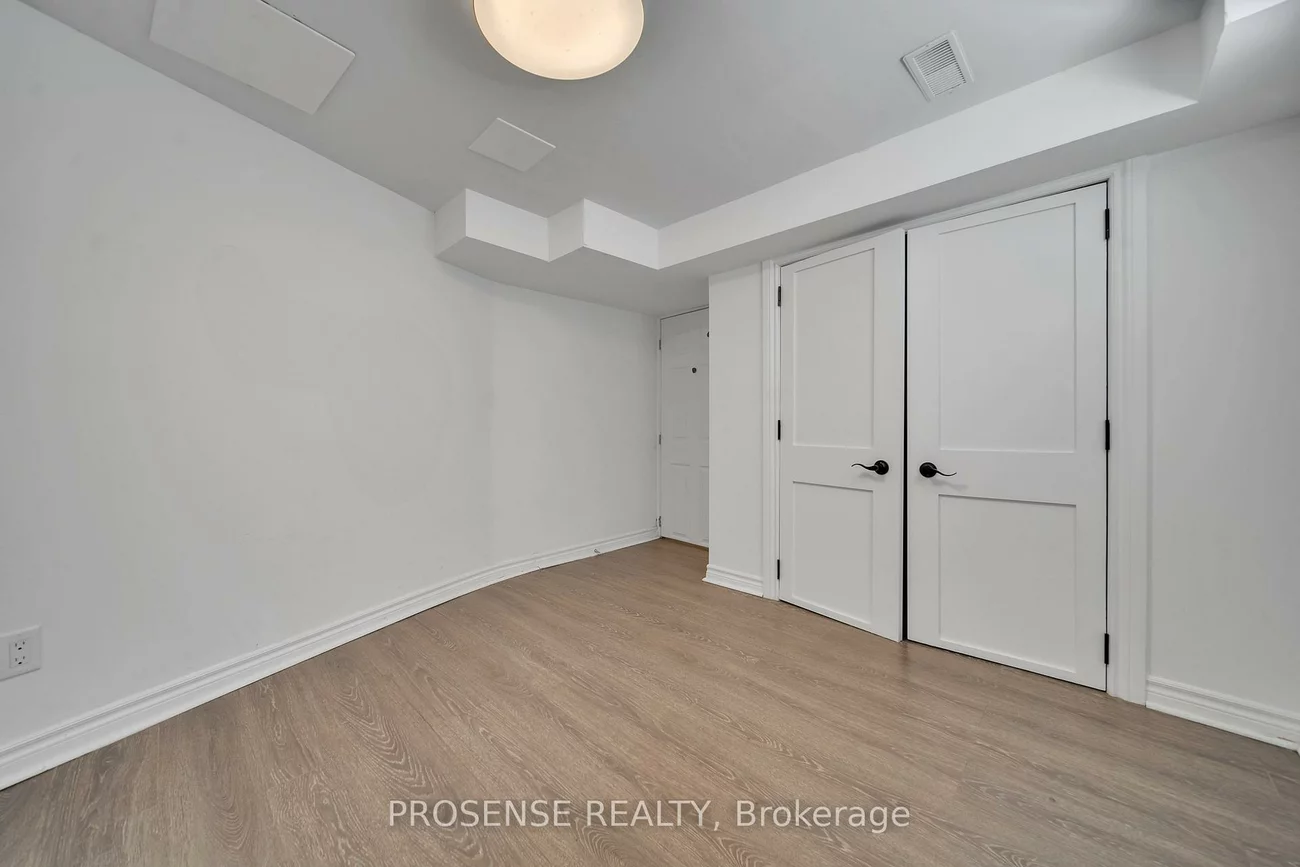 8, Vanderbrent, Willowridge-Martingrove-Richview, Toronto