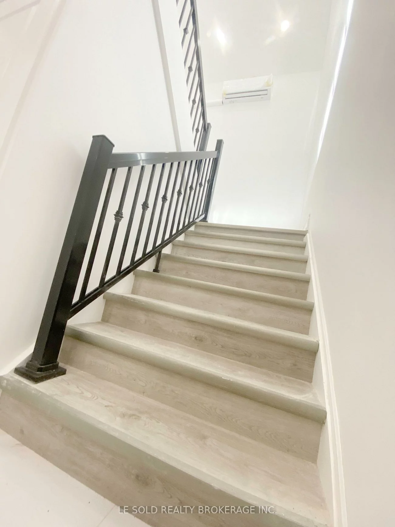 81, Hallam, Dovercourt-Wallace Emerson-Junction, Toronto